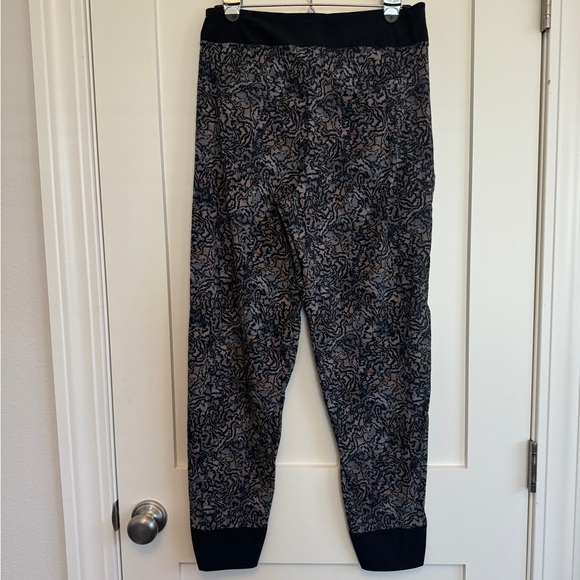 Athleta Black and White Patterned Track Pants - Picture 4 of 7